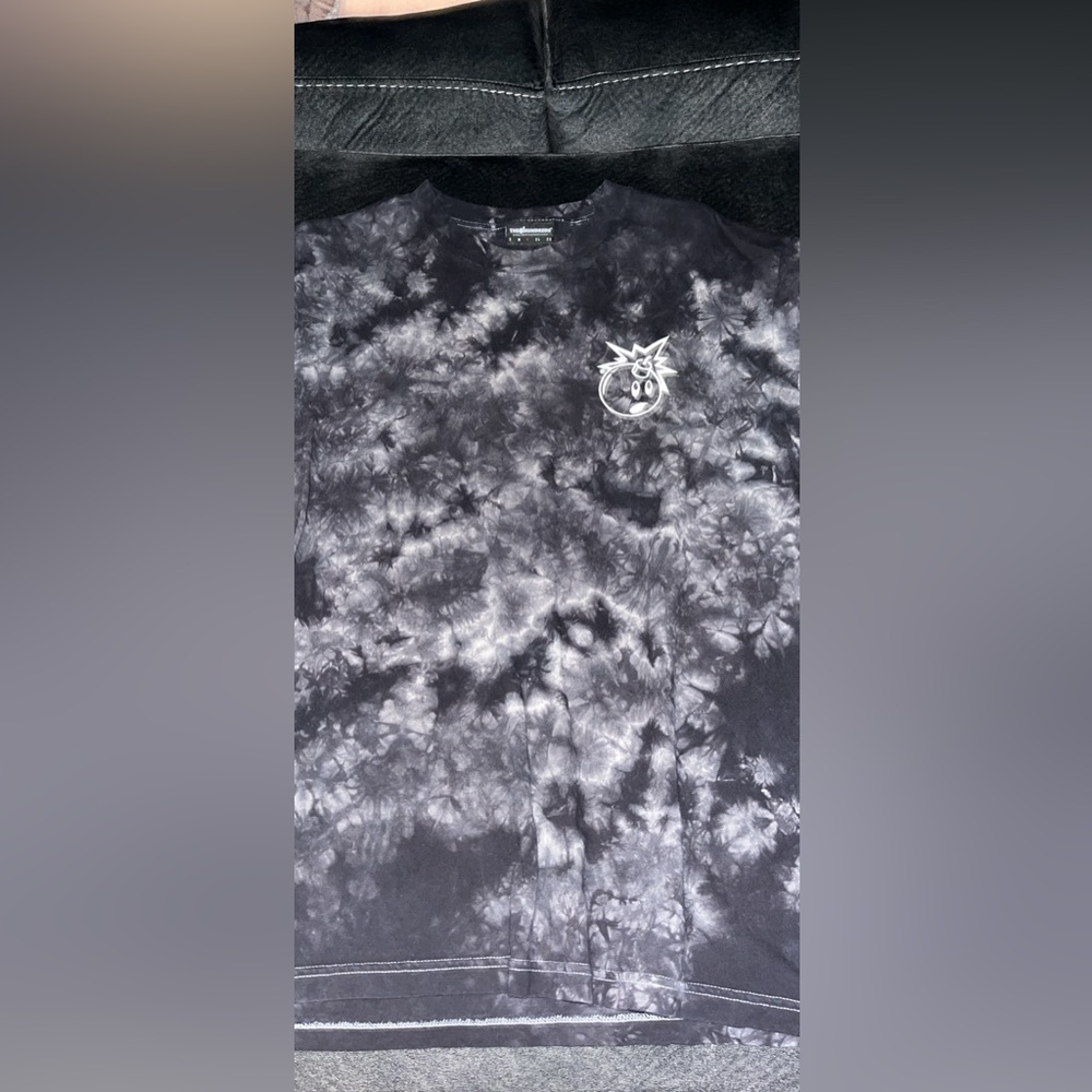 The bomb t shirt designer size Large